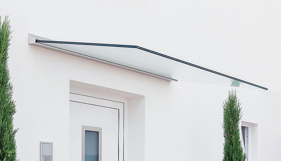 With Metallbau AG - Elegant und leicht: Ganzglasvordächer passen überall